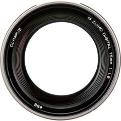 Olympus M.Zuiko 75mm 1.8  Silver Objektif  V311040Sw000