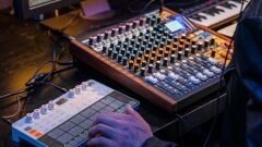 Tascam MODEL12 10 Kanal Analog Mikser & 12 Kanal Digital Kayıt Mikseri