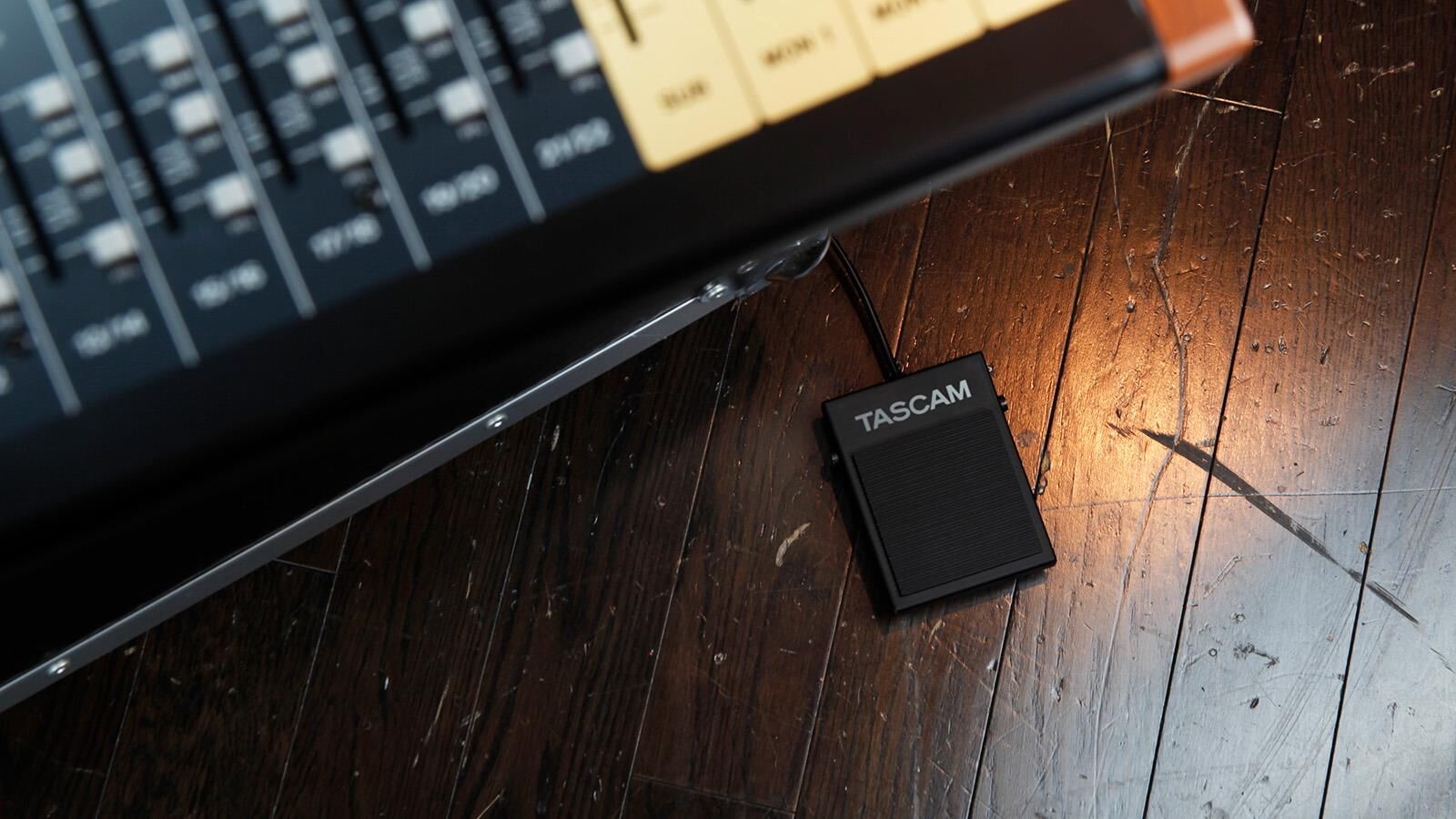 Tascam RC-1F Kaydediciler için Başlat/Durdur Punch In/Out için Ayak Anahtarı