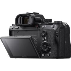 Sony A7 III + Sony 35mm F/2.8 Lens Kit (Sony Eurasia Garantili)